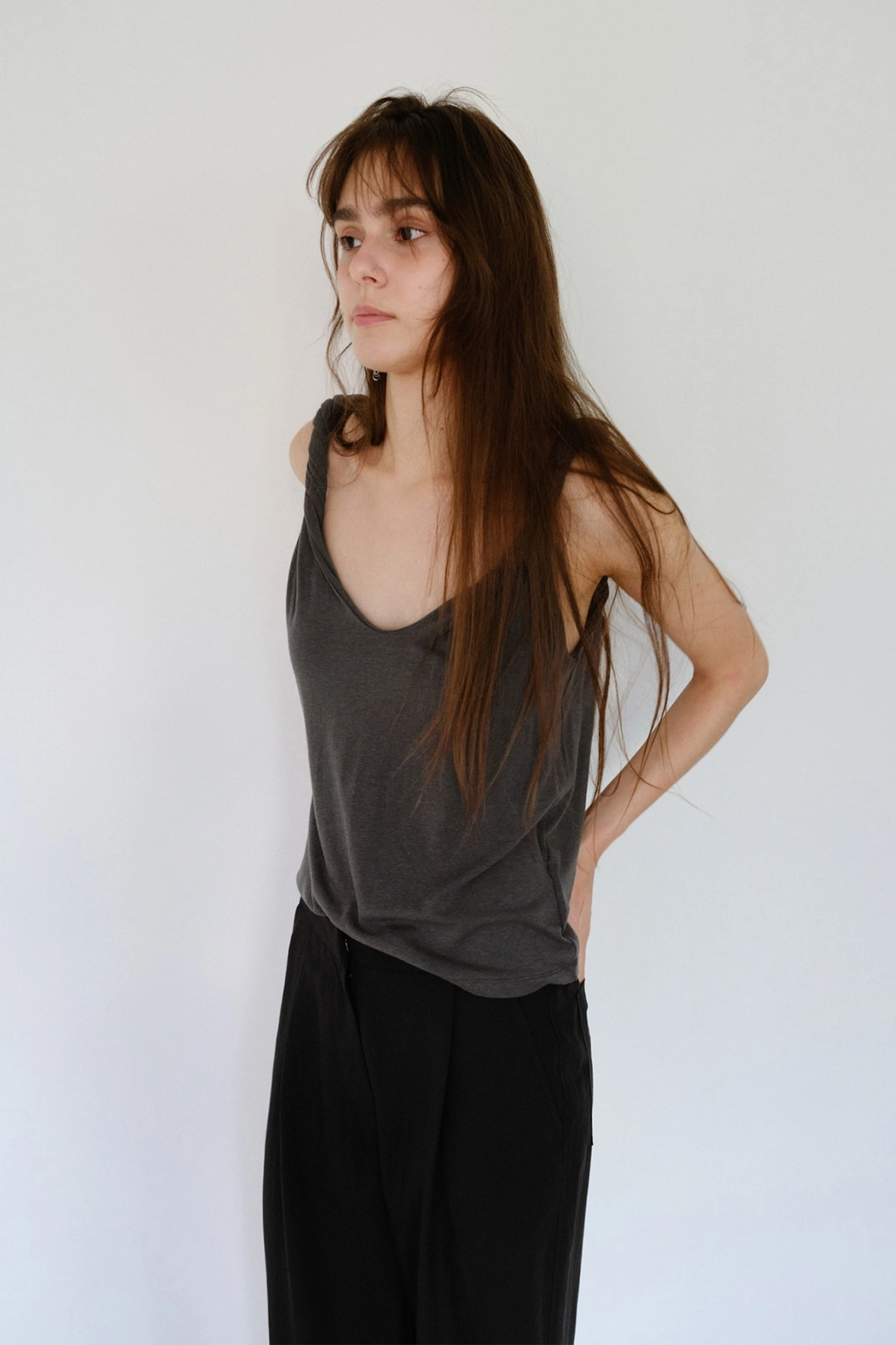 더릴 [4th 예약배송/7월 21일] Lune Twist Sleeveless_Charcoal 상품 이미지 2
