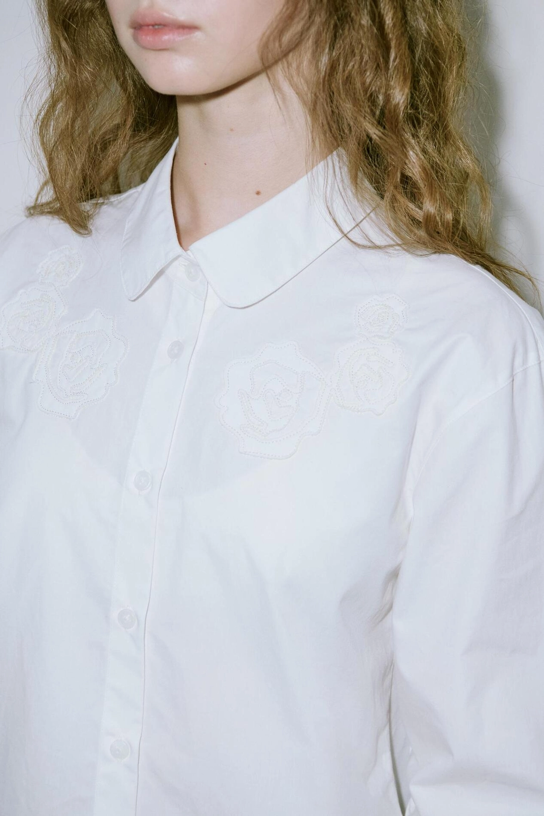 시눈 Rose Artwork Shirt (White) 상품 이미지 3