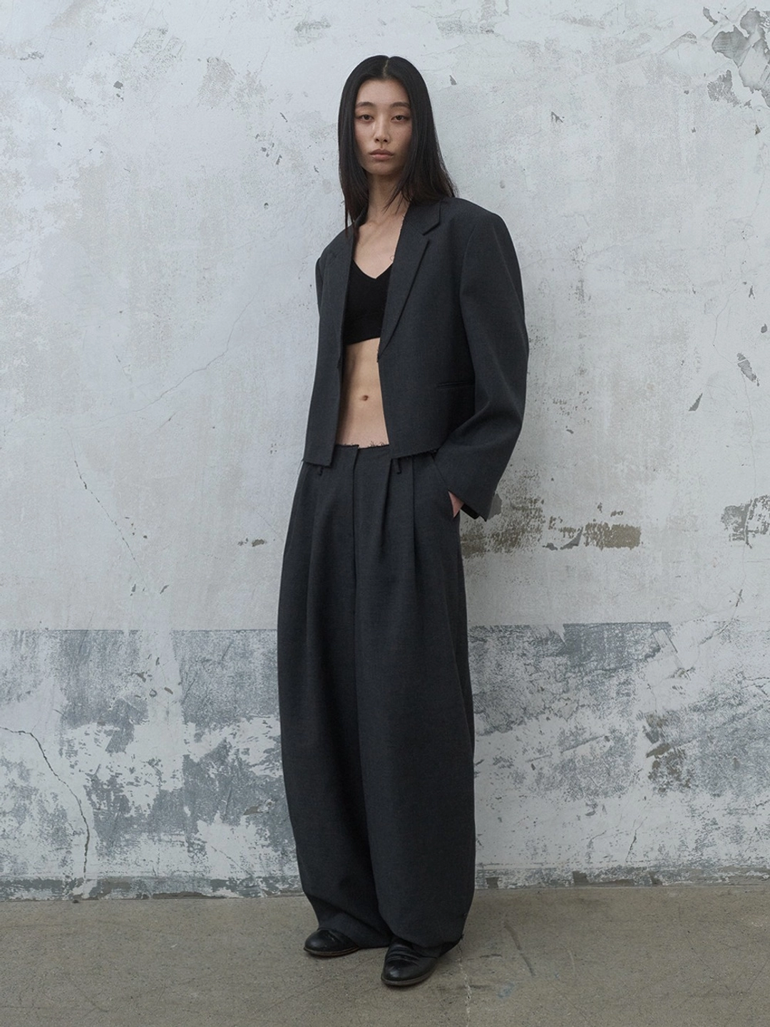 오에프씨 Raw Edge Cropped Jacket (charcoal) 상품 이미지 1