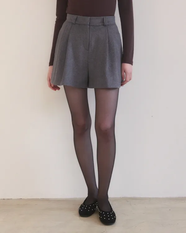 Woolen pintuck short pants - charcoal