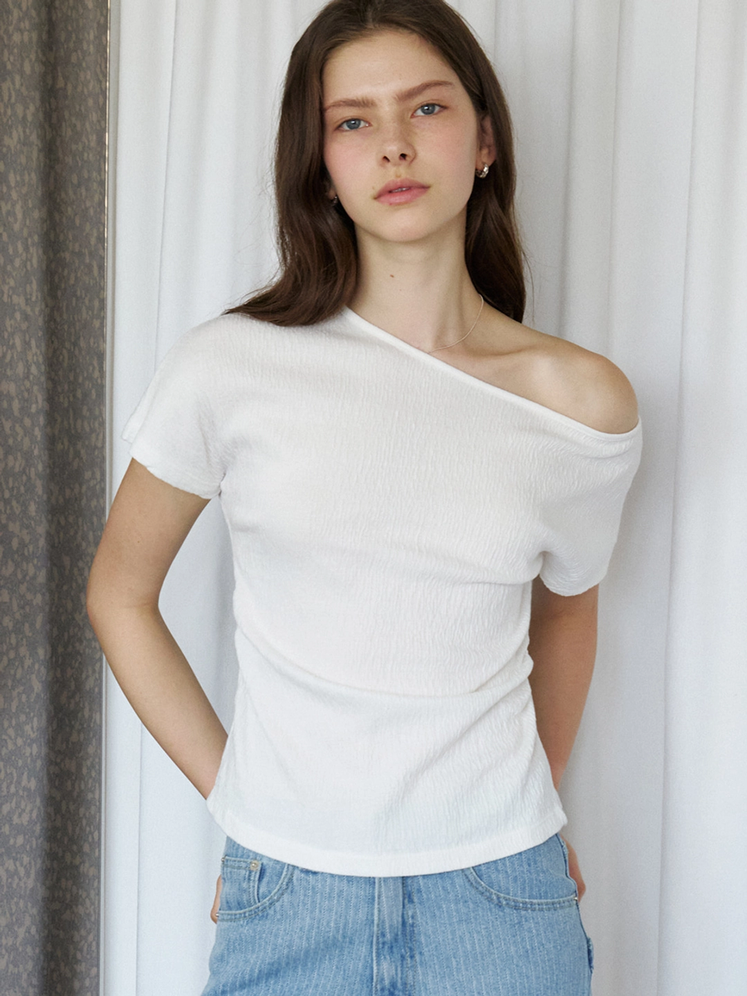 아워코모스 wrinkle off-shoulder T-shirt (white) orc 6043 상품 이미지 1