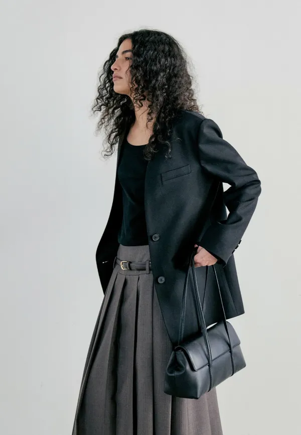 ORDINARY NO COLLAR V NECK JACKET - BLACK