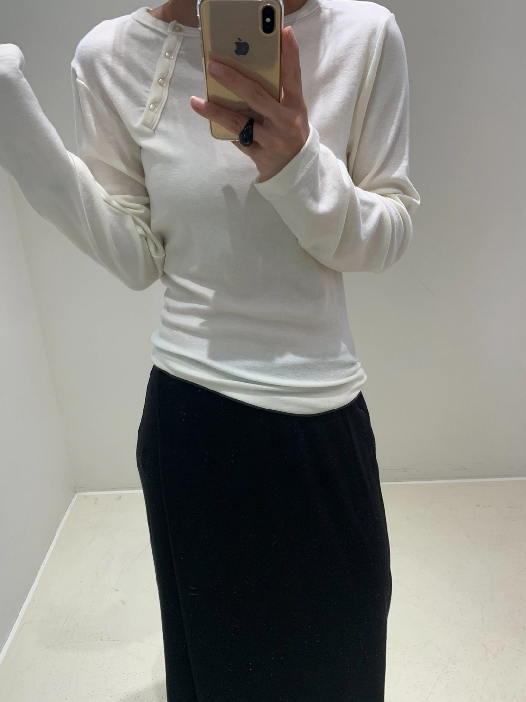 어라운드율 마레 버튼 셔링 티셔츠 상품 이미지 2