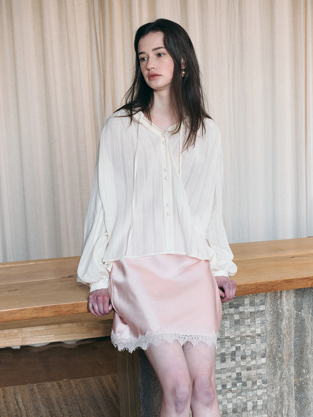 르니나 LUCIA raglan shirring blouse_ivory 상품 이미지 2