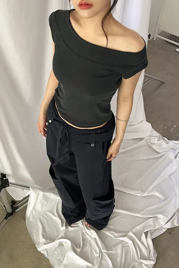 Cael Off-Shoulder Top