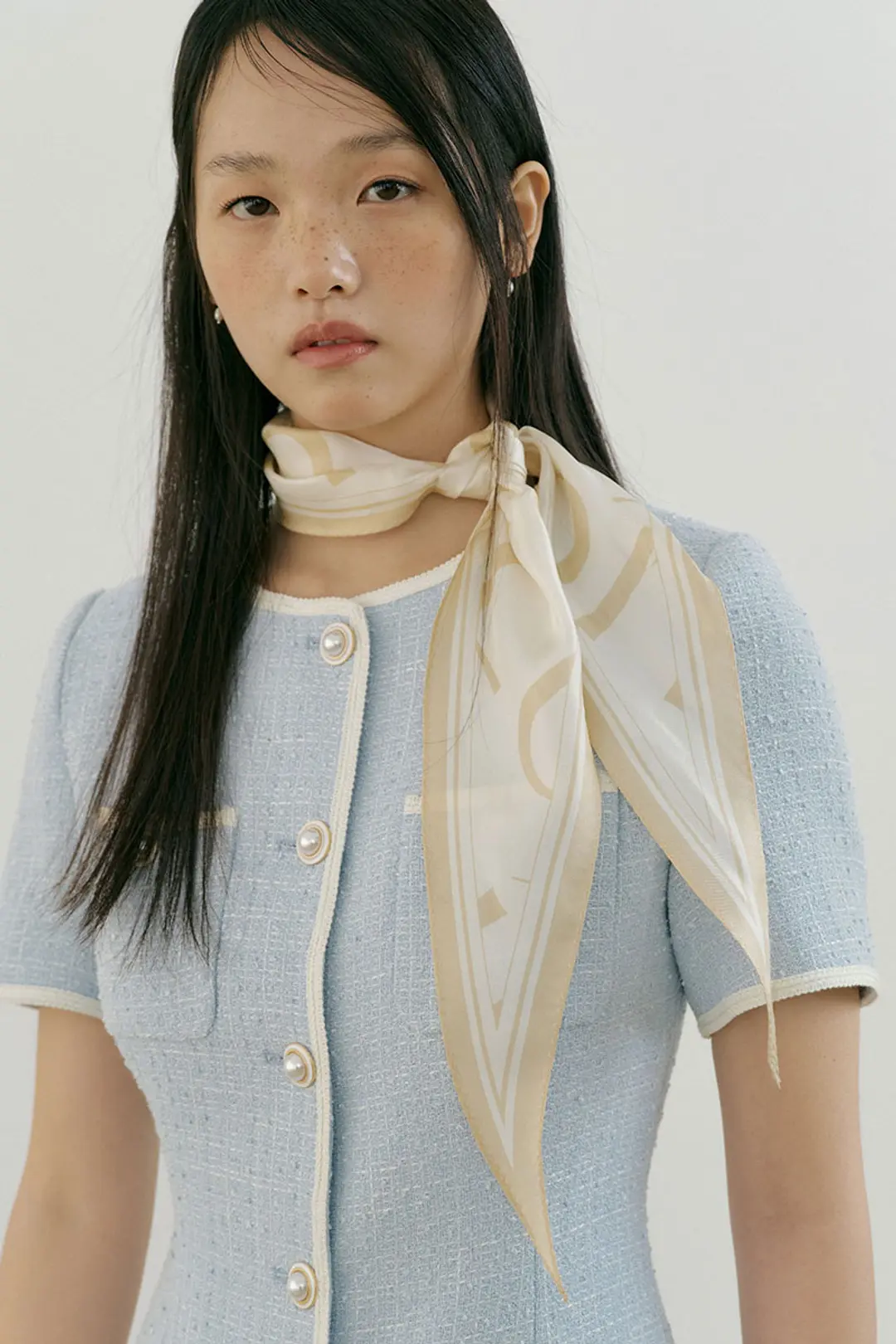 루시르주 Lucir zu Silk Diamond Scarf (beige) 상품 이미지 1