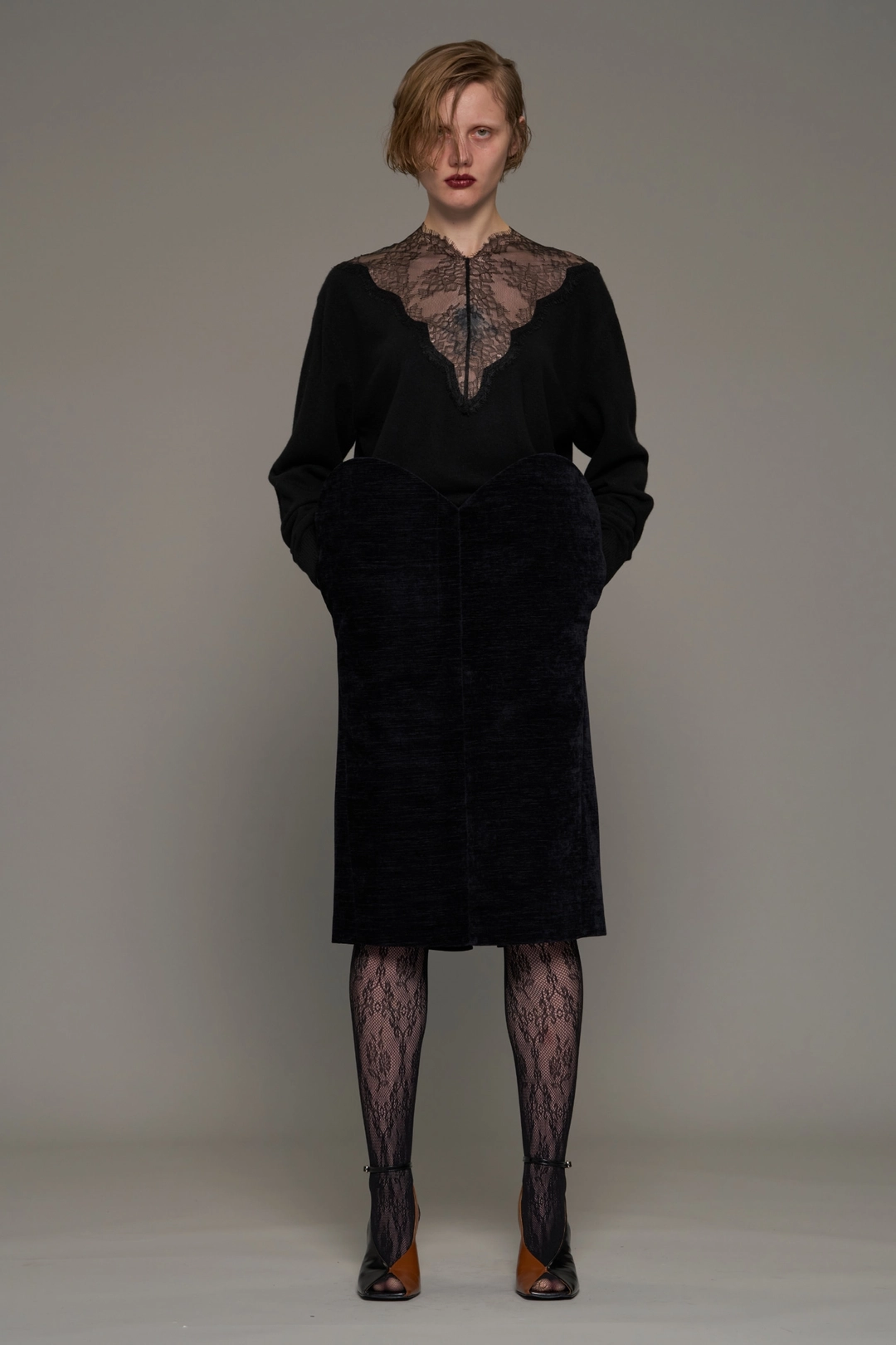 푸쉬버튼 FW26 BLACK LACE LAYERED V-NECK KNIT TOP 상품 이미지 1