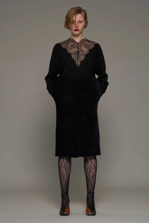 FW26 BLACK LACE LAYERED V-NECK KNIT TOP