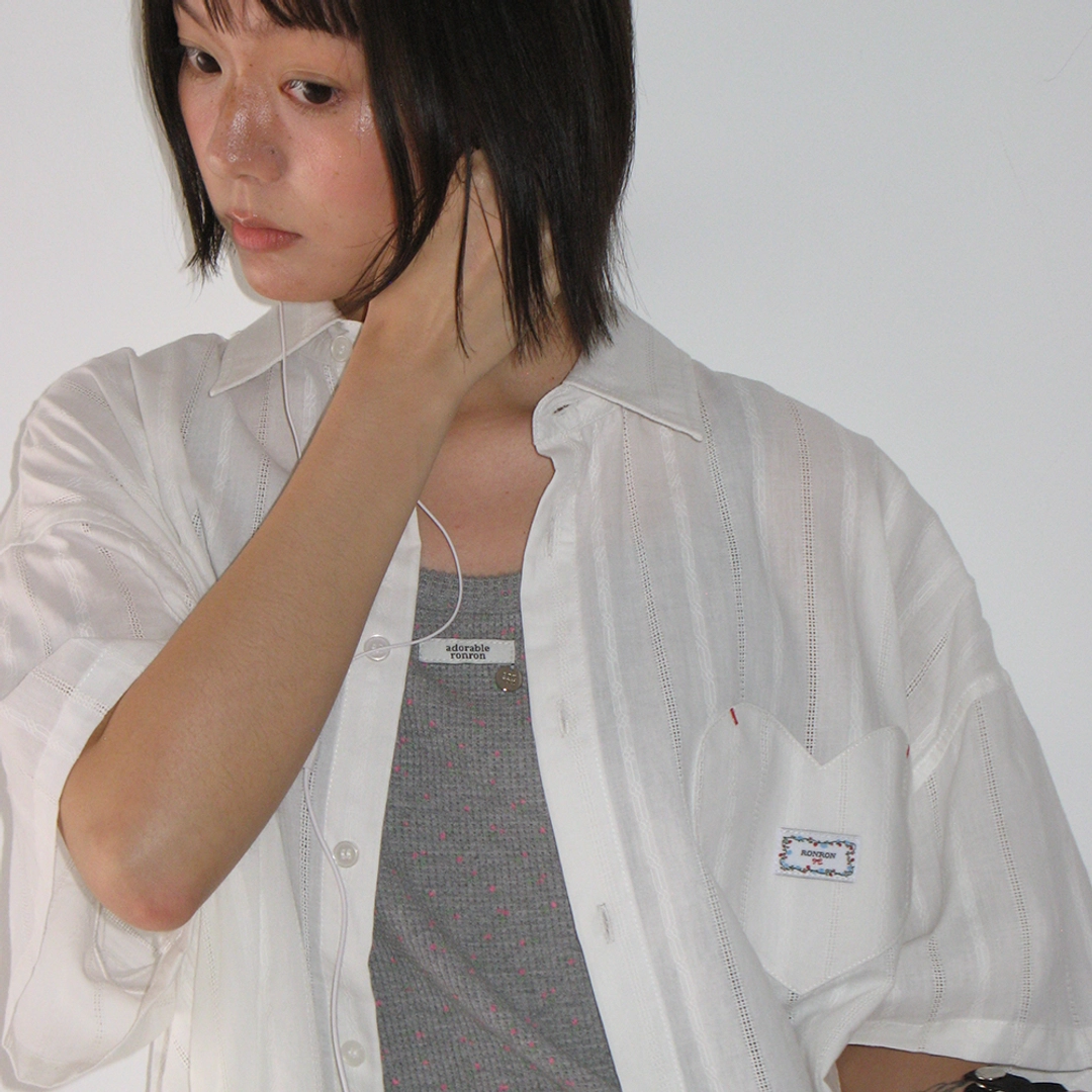 론론 [6/11 순차배송] EYELET STITCH HEART POCKET SHORT SLEEVE SHIRT WHITE 상품 이미지 1