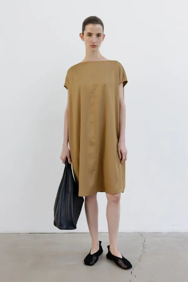 Fluid cocoon dress_camel