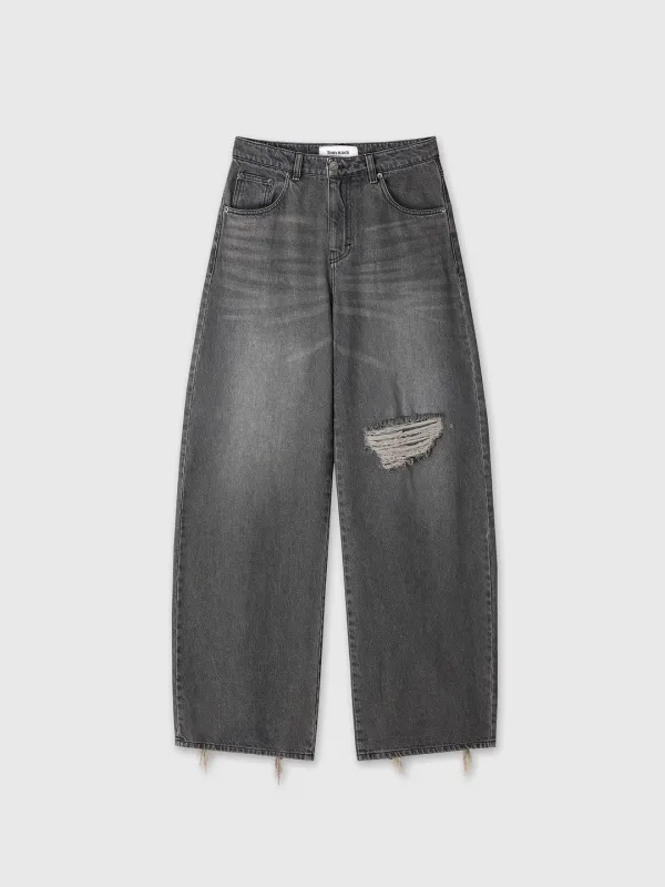 (W) DISTRESSED WIDE-LEG DENIM JEANS_ WASHED BLACK