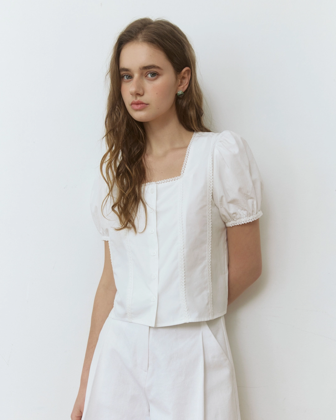 어다울 Lace point puff square neck blouse - white 상품 이미지 2