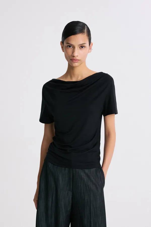DRAPED HALF-SLEEVE TOP BLACK