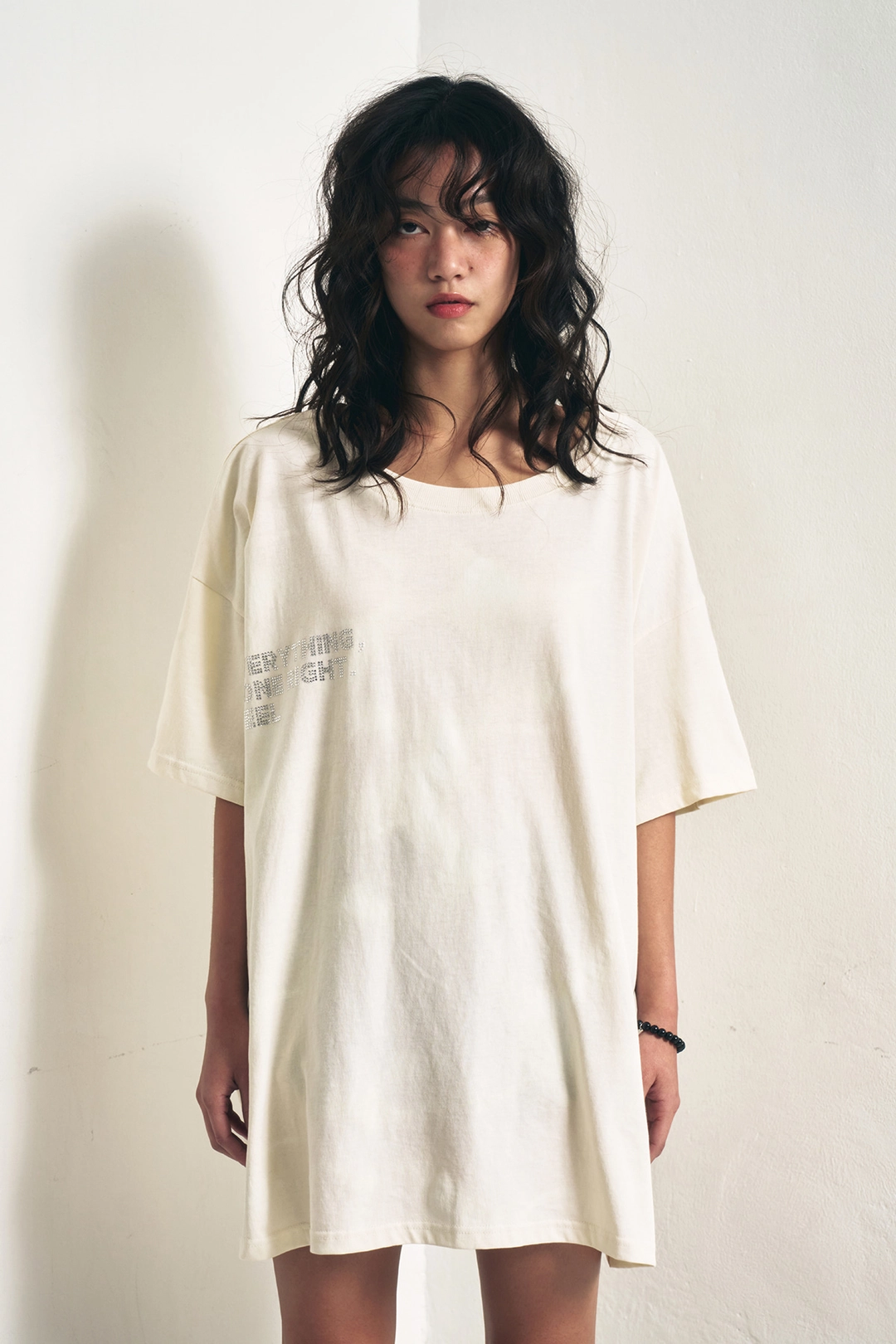 와이이이엘 Y. STUDDED OVERSIZED T-SHIRT IVORY 상품 이미지 2