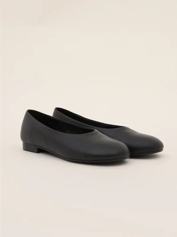 Heidi Flat, Black
