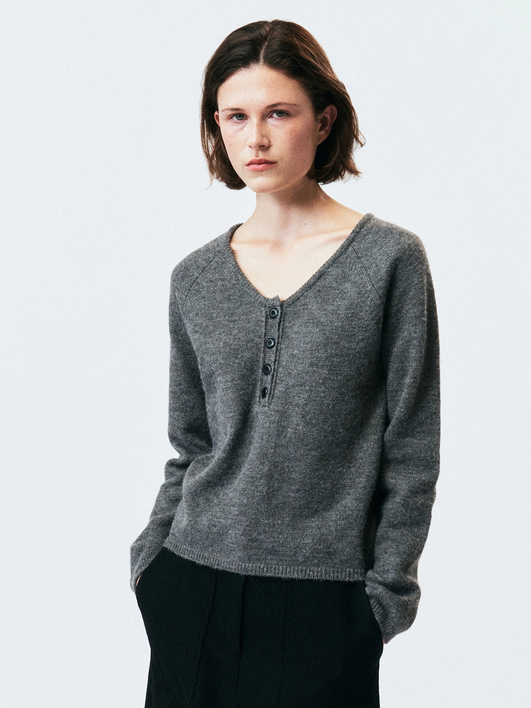 리볼드 Button V-Neck NT_(Charcoal) 상품 이미지 1