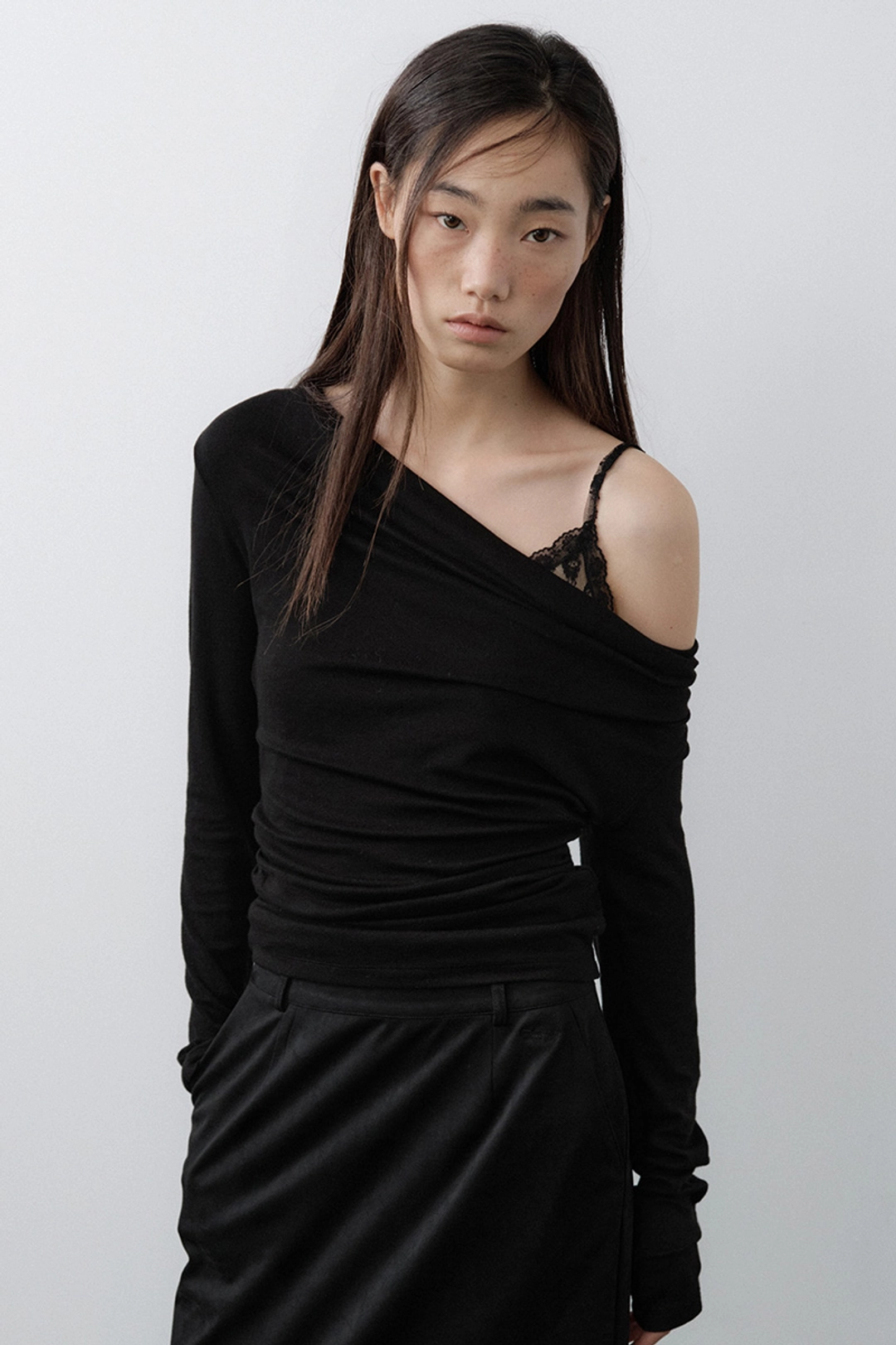 루시르주 Cowl Neck Convertible-Sleeve Top (Black) 상품 이미지 1