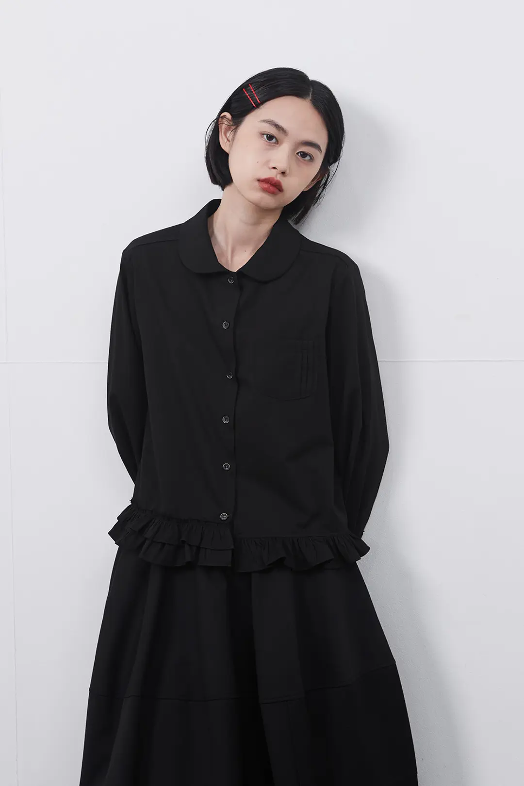 오헤시오 FRILL POCKET BLOUSE, BLACK 상품 이미지 2