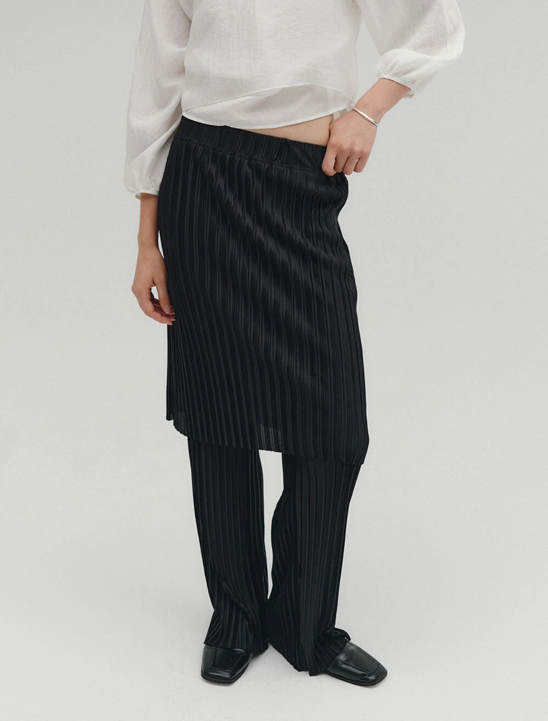 솔티페블 SATIN PLEATS SKIRT PANTS [BLACK] 상품 이미지 2