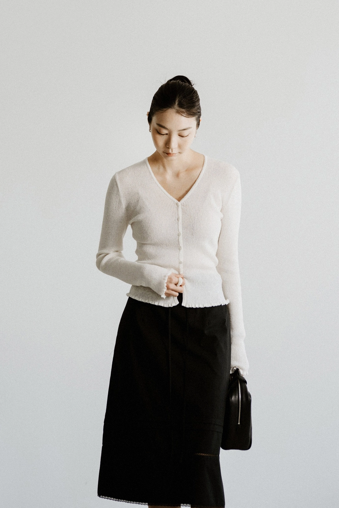 스앨더 36726_Ruffle-trim v-neck cardigan 상품 이미지 1