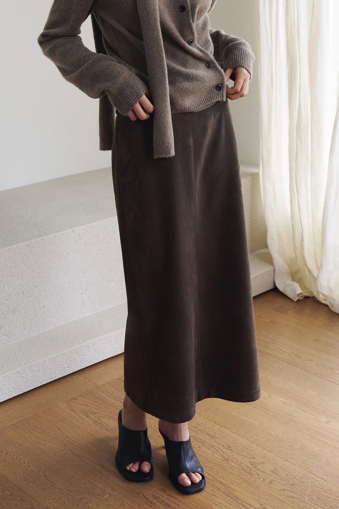 라메레이 [2차 리오더]Nonfade Suede Maxi Skirt[LMBFAUSK422]-2color[Moss Brown M사이즈 10/16 예약배송] 상품 이미지 1