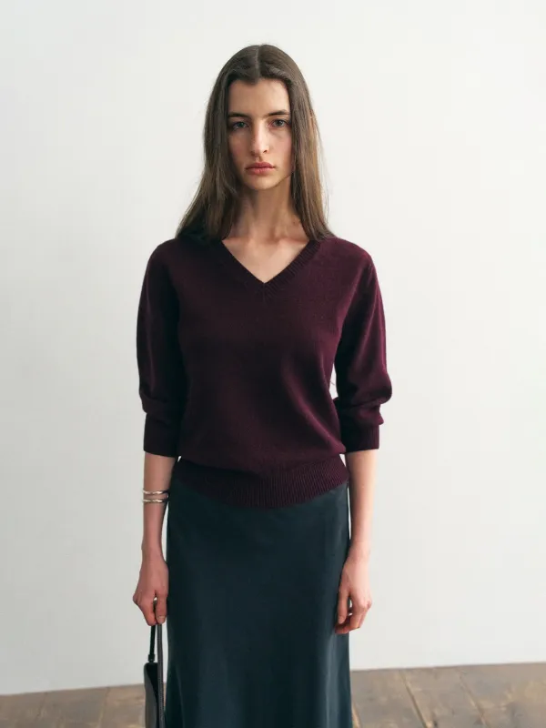 [2nd 예약배송/ 9월 30일] Mona Wool V-Neck Knit_Wine - 더릴