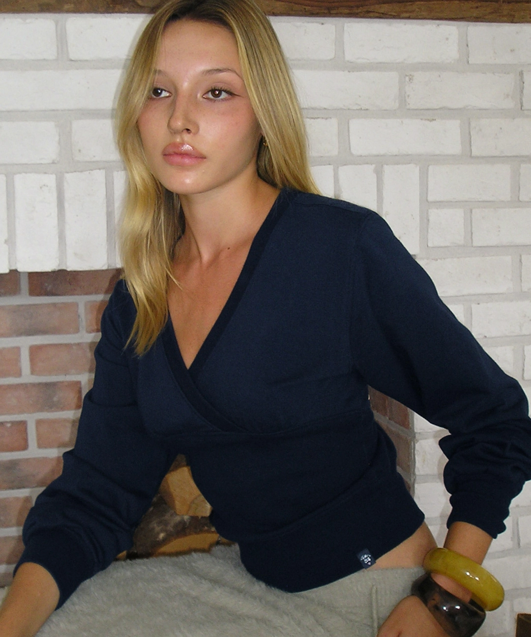 비터셀즈 Slim Wrap V Neck Sweat Shirt-Navy 상품 이미지 2