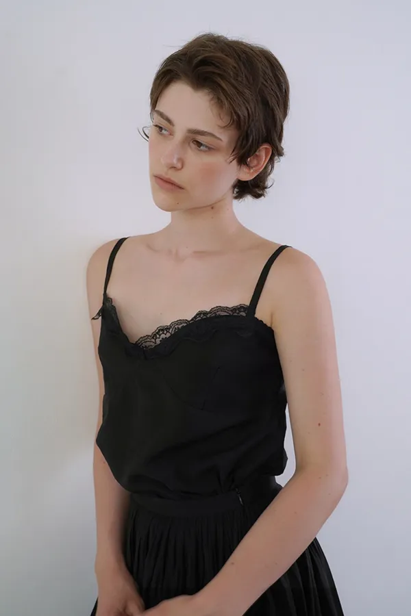 Sleek lace sleeveless_black