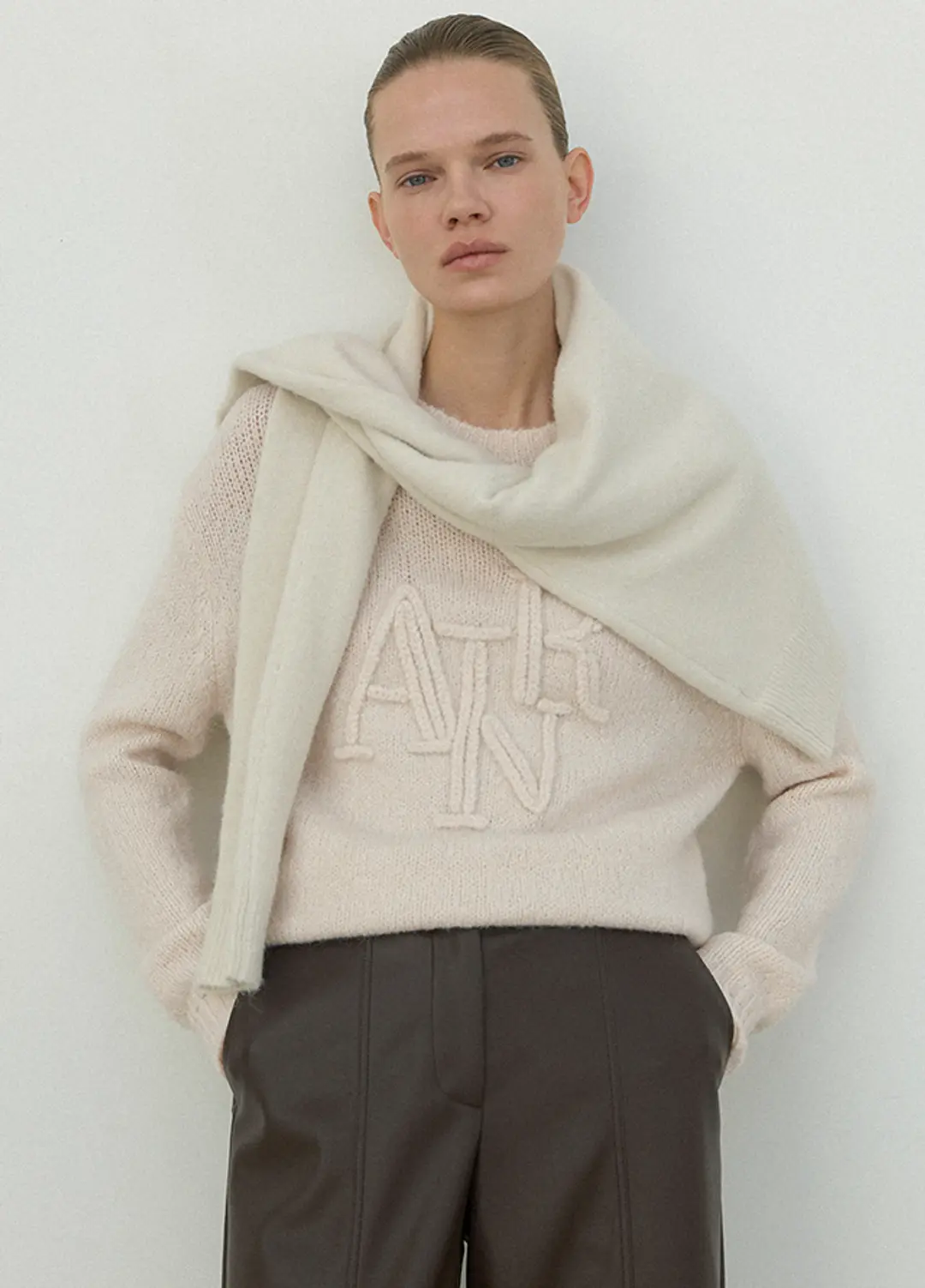 아뜰리에 나인 (T-6957)WOOL EMBROIDE OVERFIT KNIT 상품 이미지 1