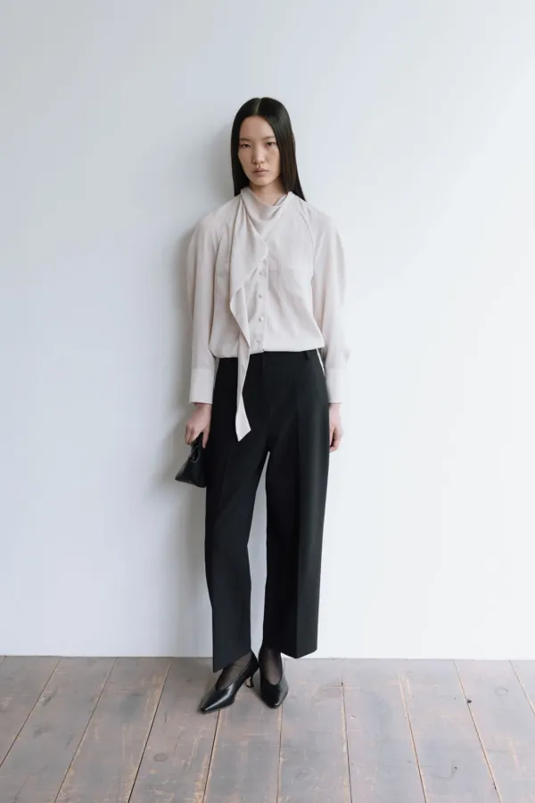 Scarf-neck volumed Blouse_beige(9/18 순차발송)