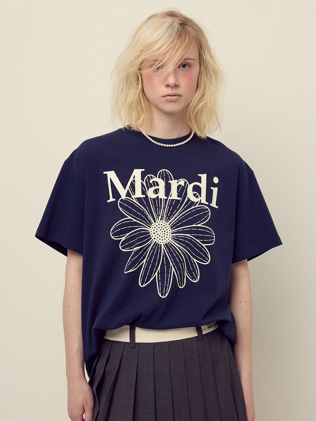 마르디 메크르디 [6/26 순차배송] UNISEX TSHIRT FLOWERMARDI_NAVY IVORY 상품 이미지 1