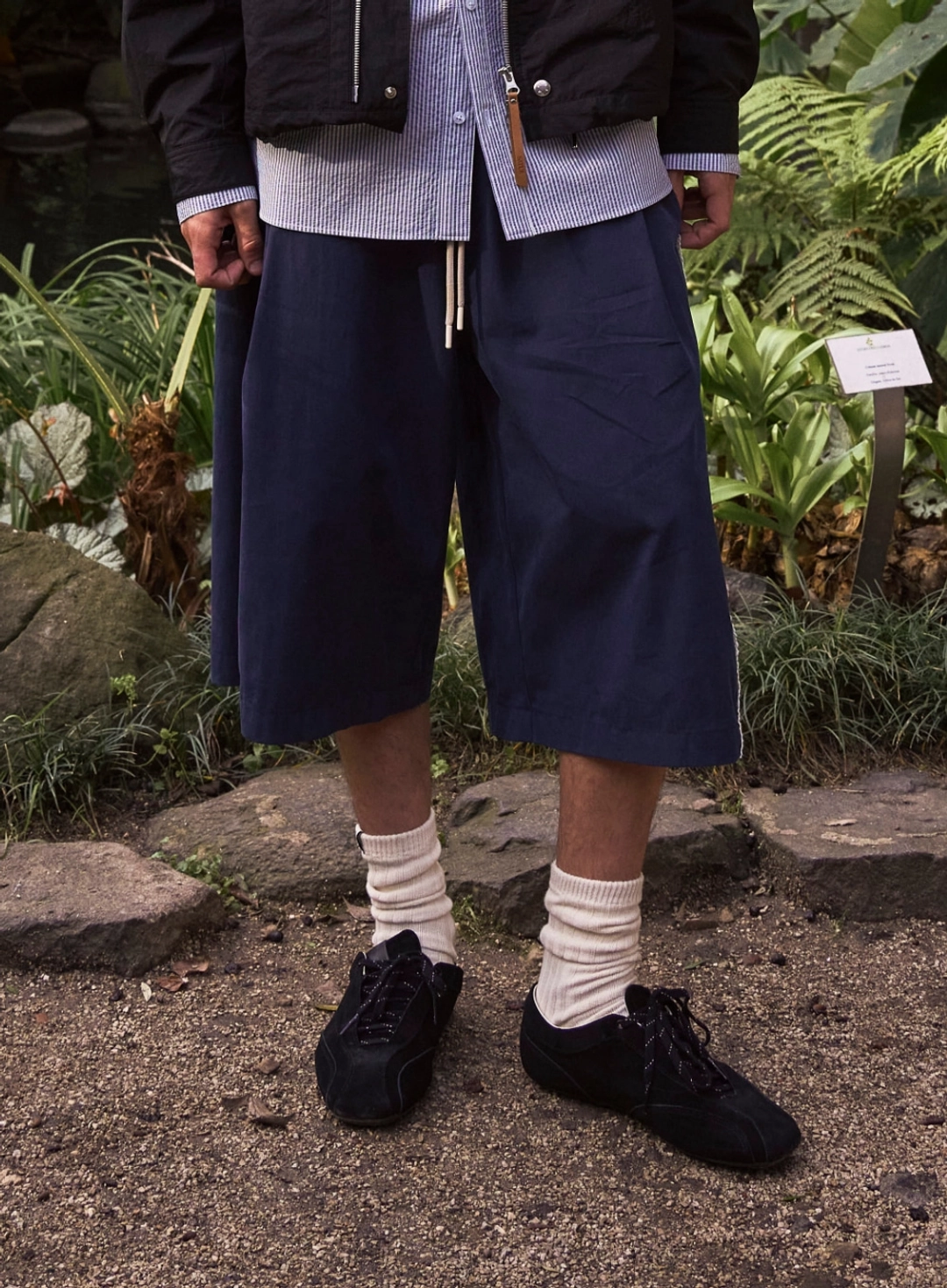 세터 Side Tuck Curved Bermuda Pants - Navy 상품 이미지 2