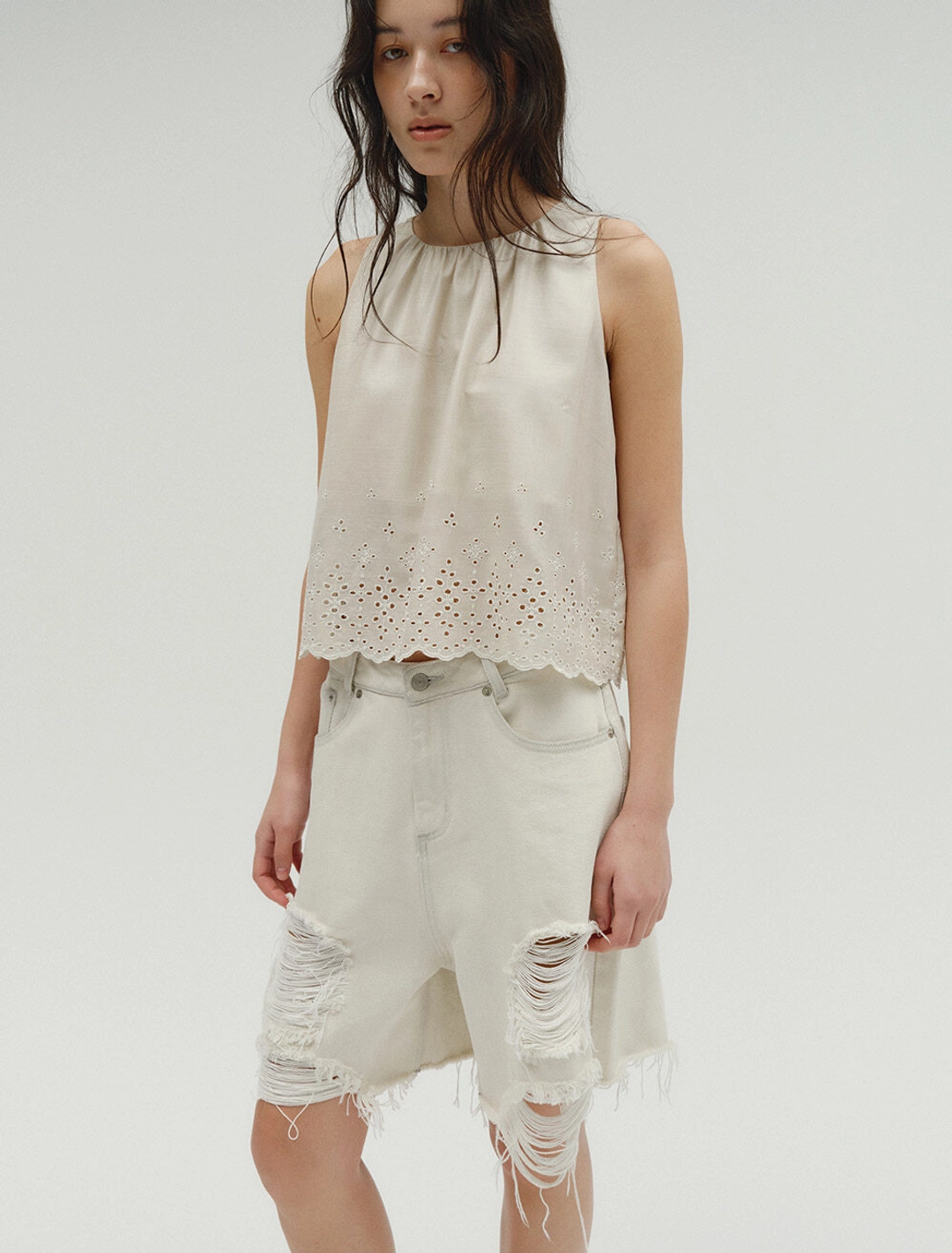 솔티페블 PUNCHING DETAIL GLOSSY COATED BLOUSE [BEIGE] 상품 이미지 1