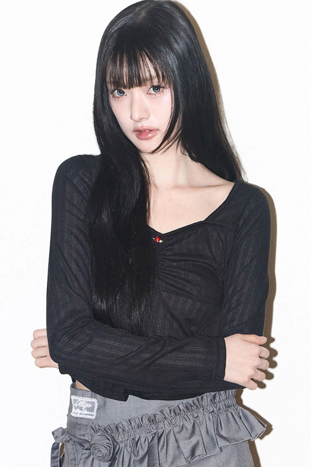 일리고 로즈 셔링 롱슬리브 블랙 상품 이미지 1