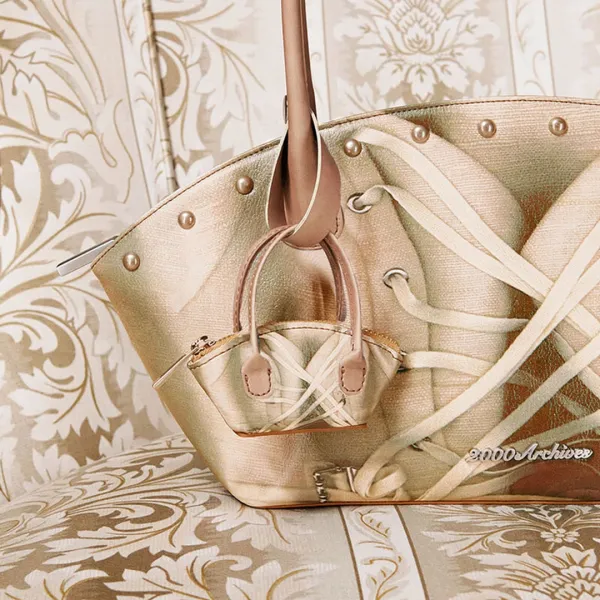 CORSET HALF-MOON BAG KEYRING (BROWN)