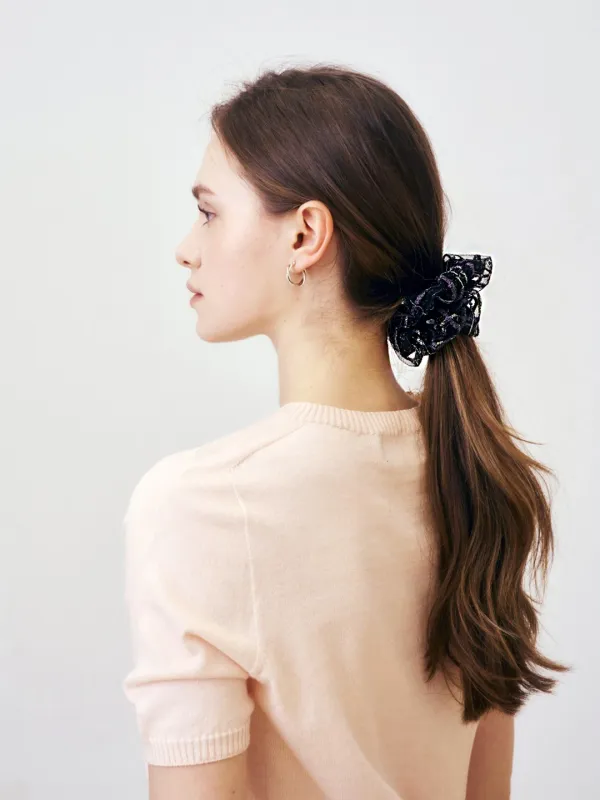 Lace scrunch