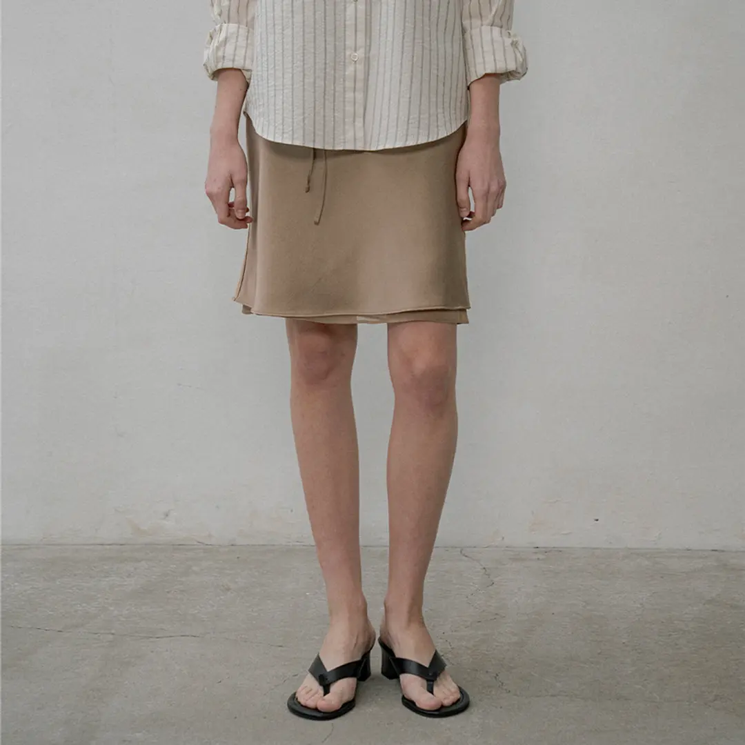 시야쥬 SIST9046 실키 플레어 미니 스커트_Mocha brown 상품 이미지 2