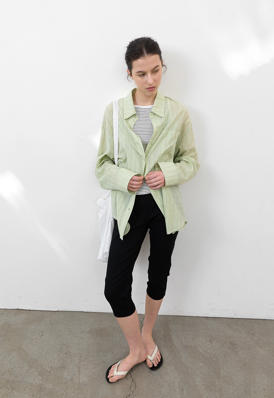 아뜰리에 나인 (BL-4413)PIN STRIPE OVERSIZED SHIRT 상품 이미지 3