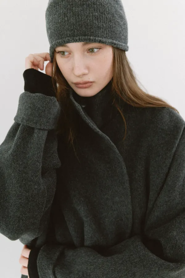 CASHMERE SILK BEANIE [ CHARCOAL / BLACK ]