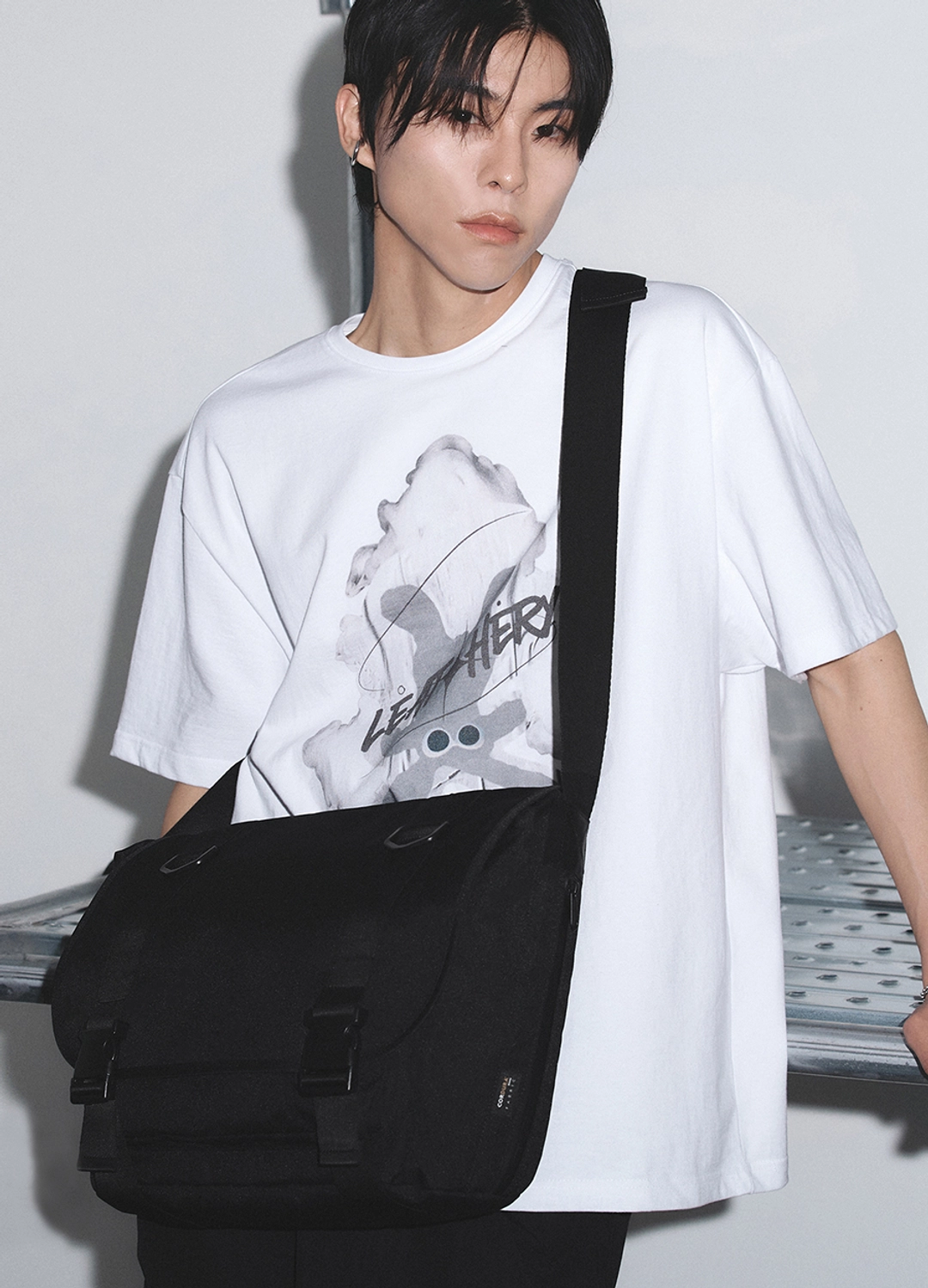 레더리 버클드 코듀라 메신저백 [BLACK] 상품 이미지 2