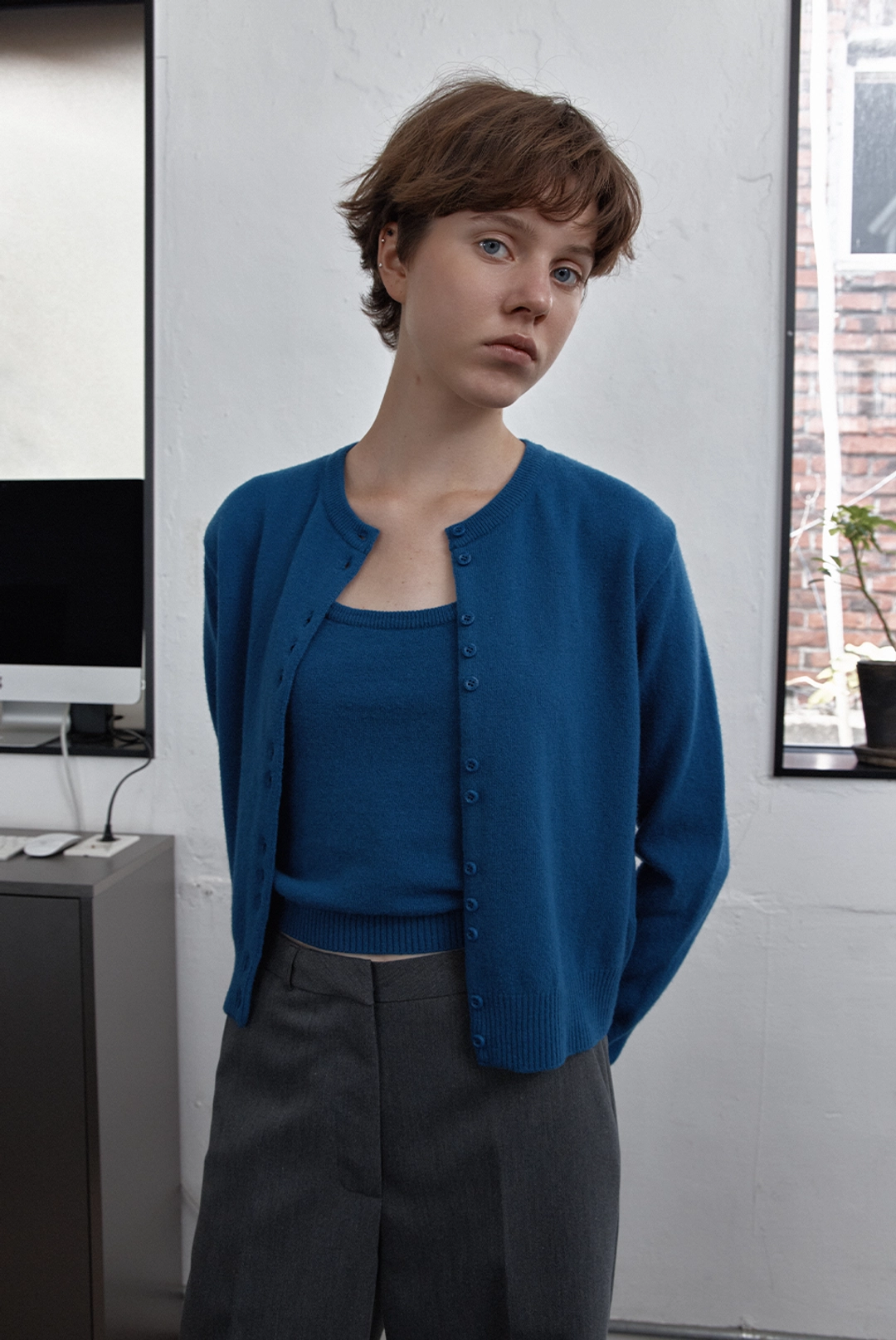 브렌다 브렌든 fine wool round sleeveless - blue 상품 이미지 2