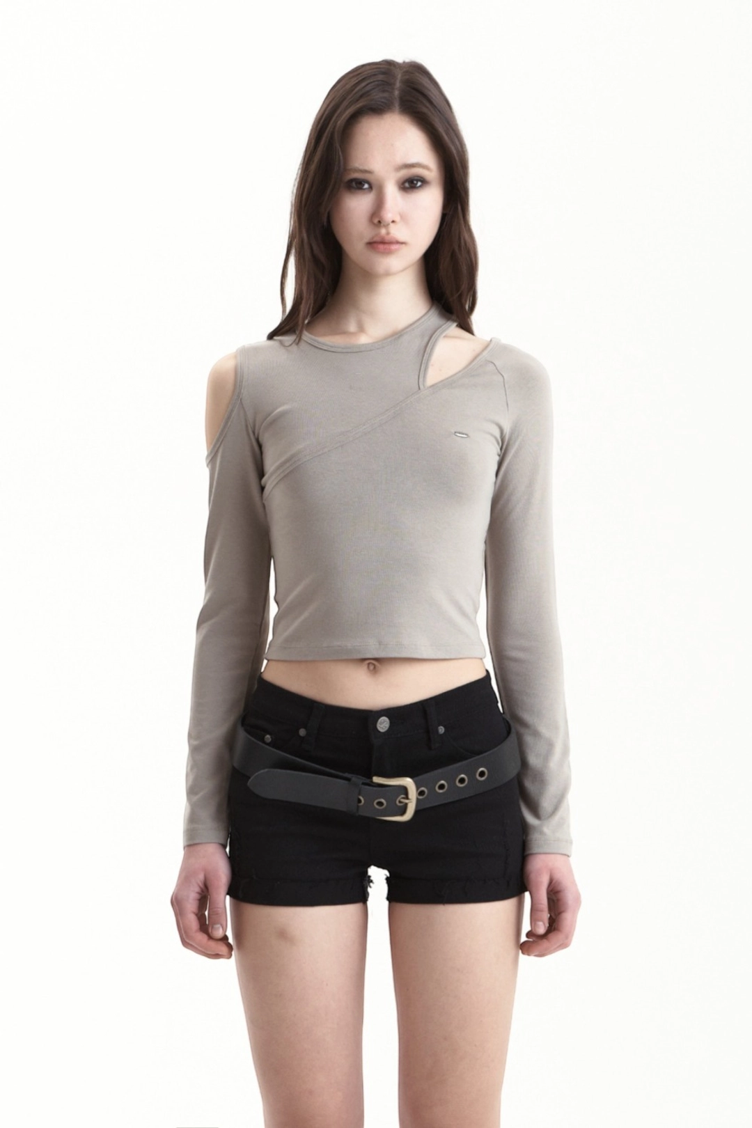 시너진 SLASH CUT-OUT LONG SLEEVE BEIGE 상품 이미지 1