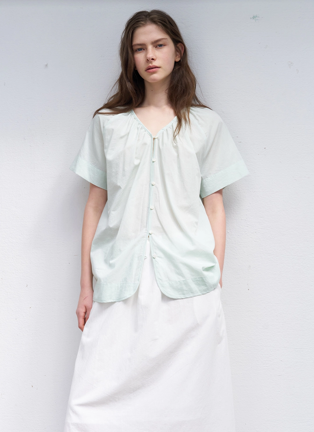 르닐 Thea V-neck Shirring Blouse (Pale Mint) 상품 이미지 2