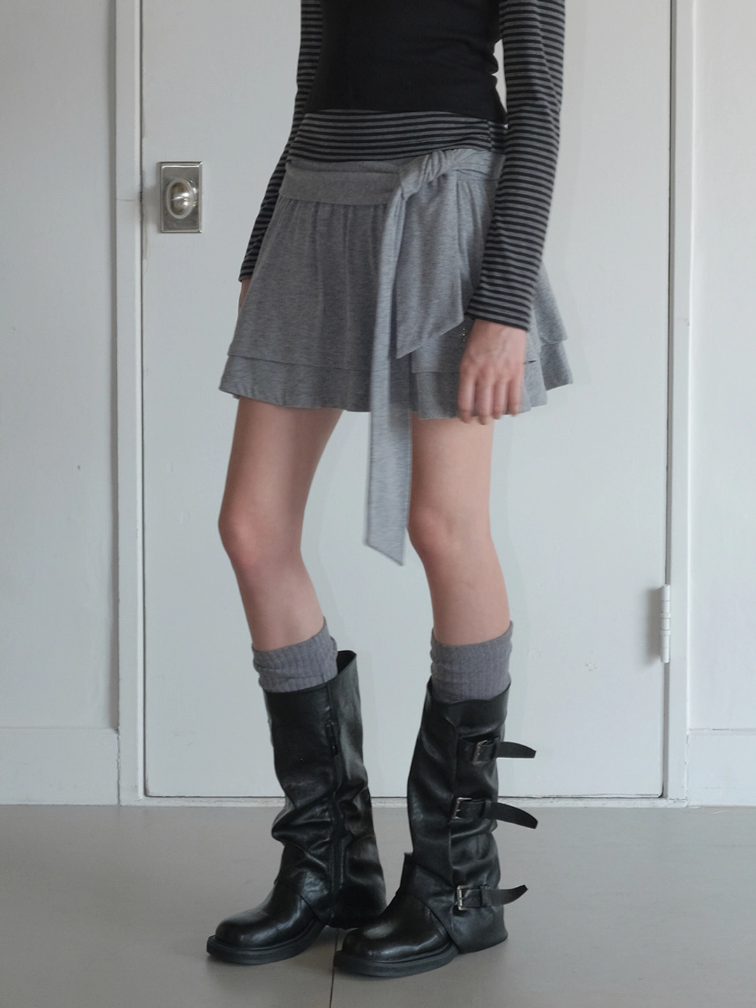 에트몽 Knotted Frill Mini Skirt, Melange Grey 상품 이미지 2