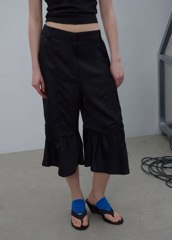 SHIRRING DETAIL BERMUDA SHORTS (BLACK)