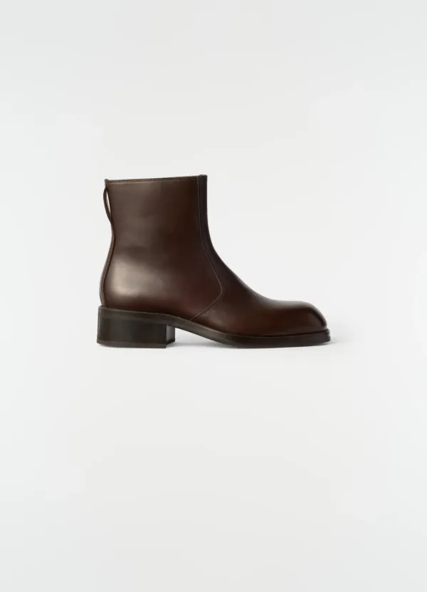 ZIPPED ANKLE BOOTS IN SHINY LEATHER