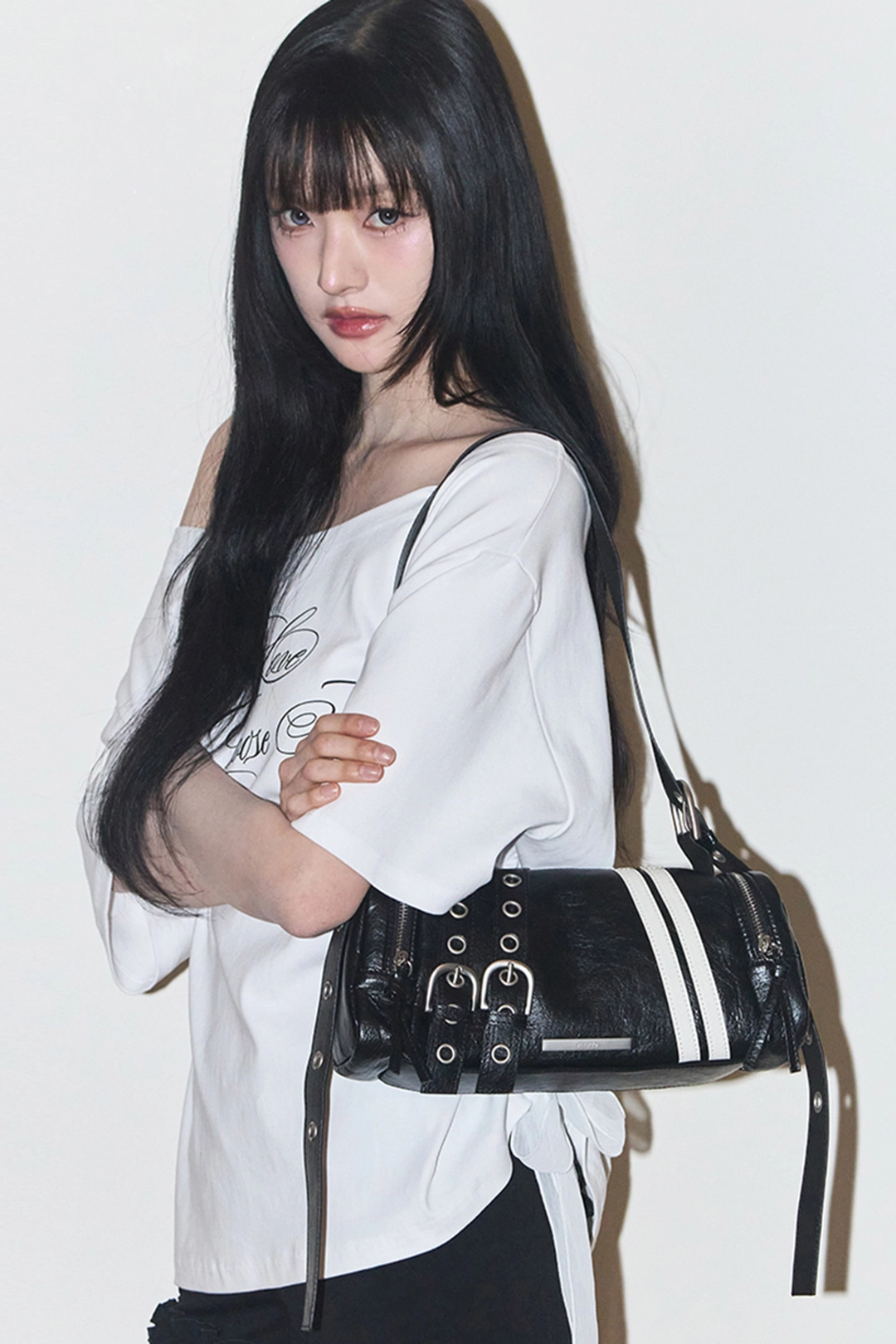일리고 라인 버클 실린더 백 블랙 상품 이미지 2