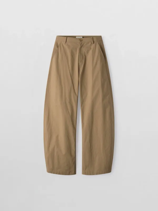 라운드 커브드 팬츠_almond beige