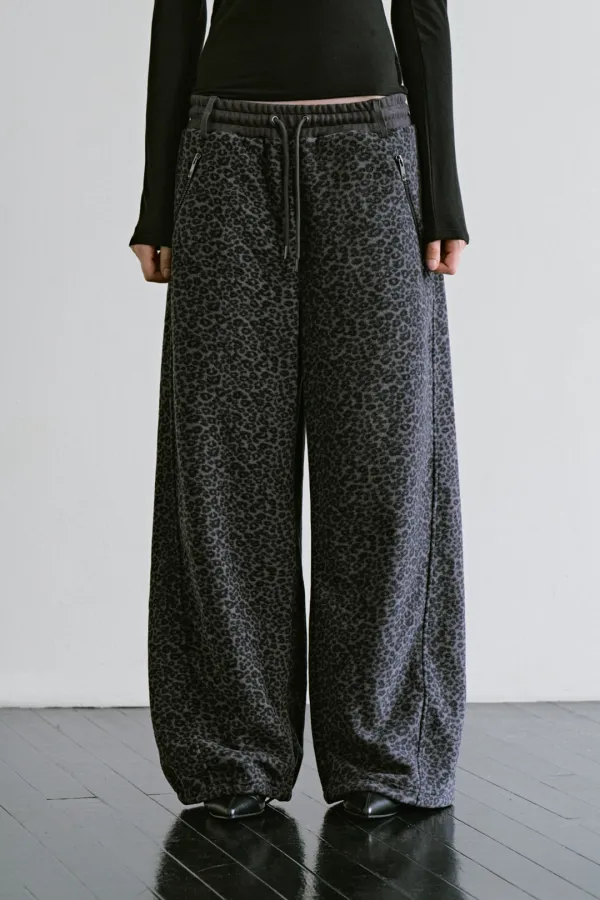 Leopard Fleece Set-up Pants [ Charcoal ]