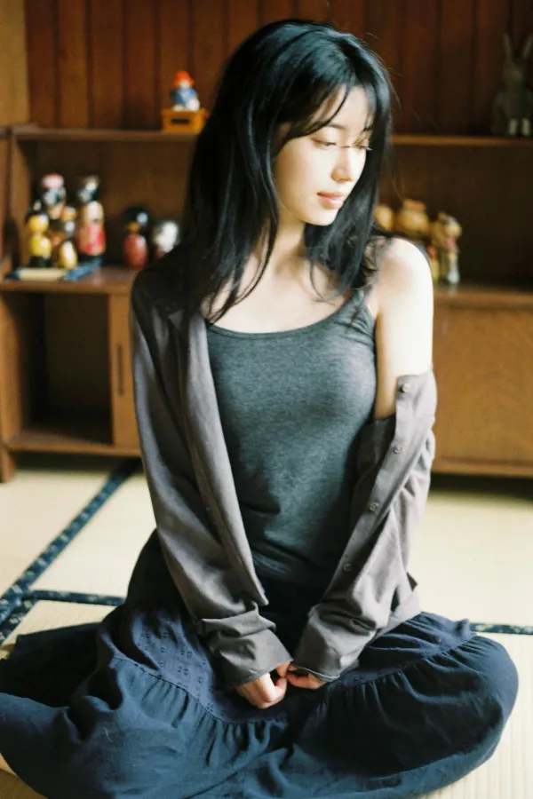 snug sleeveless [cap] - charcoal